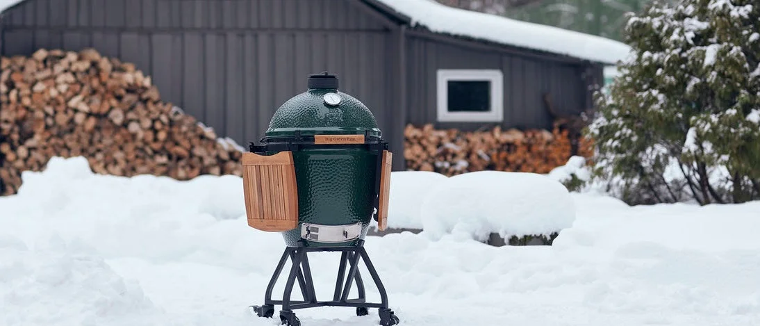 Big Green Egg ceramic kamado grill