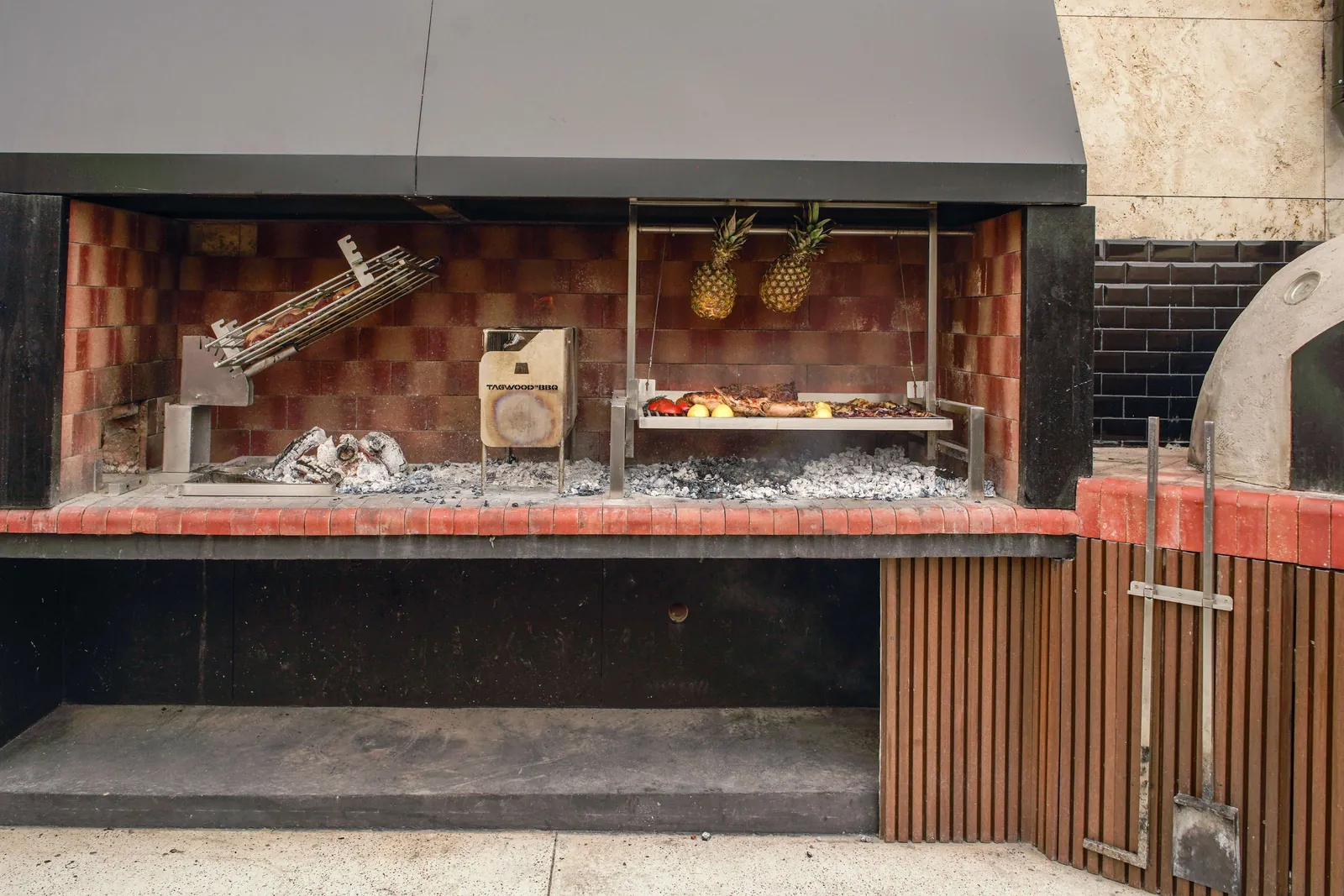 Tagwood BBQ09SS insert built into a masonry parrilla